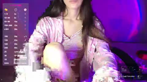 Snapshot of alien_art_lover chatting on February 13, 7:31 pm Mia online show from February 13, 7:31 pm