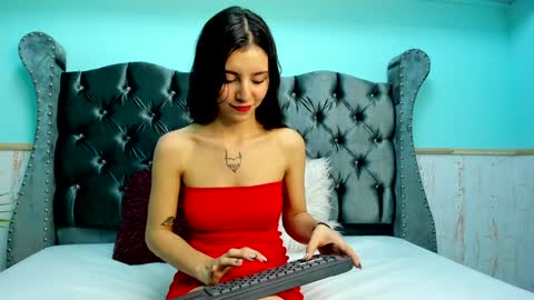 Snapshot of aliice_greco chatting on December 18, 9:18 pm Alice online show from December 18, 9:18 pm