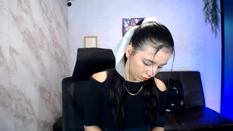 Snapshot of aliice_greco chatting on March 11, 3:34 pm Alice online show from March 11, 3:34 pm
