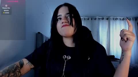 aliice_walker_ online show from February 27, 5:02 pm