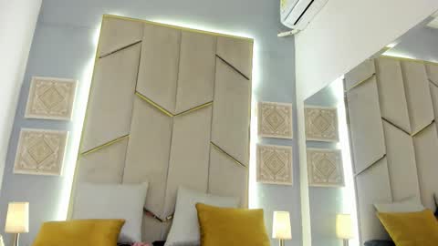 Snapshot of aliicejhones chatting on October 4, 4:33 pm Ali Jhones online show from October 4, 4:33 pm