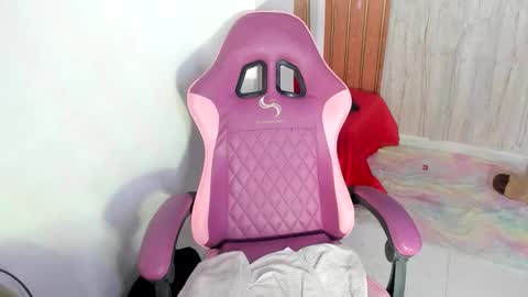 alika online show from October 23, 1:50 pm