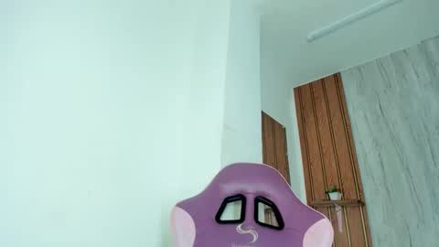 alika online show from November 11, 5:43 pm