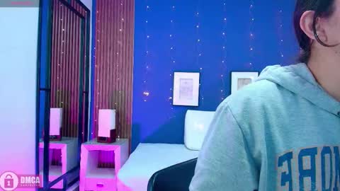 Snapshot of alina_martinelli chatting on September 22, 12:25 pm Alina online show from September 22, 12:25 pm