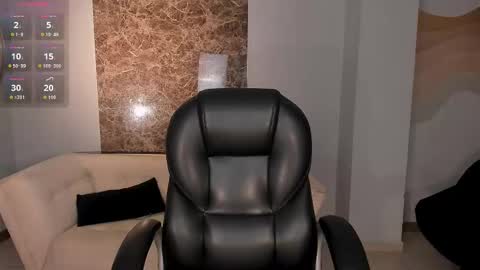 Snapshot of alinakravitz_ chatting on October 20, 12:08 pm alinakravitz_ online show from October 20, 12:08 pm