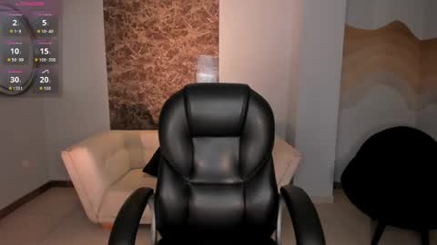 Snapshot of alinakravitz_ chatting on October 22, 12:10 pm alinakravitz_ online show from October 22, 12:10 pm