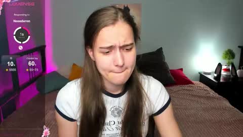 Snapshot of alisa__kelly chatting on October 27, 1:45 am alisa__kelly online show from October 27, 1:45 am