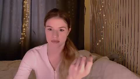 alisa_swan_ online show from June 10, 12:37 pm
