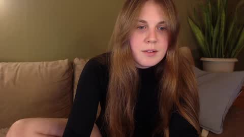 alisaxxxshy online show from January 8, 11:30 pm