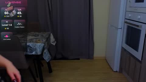 Snapshot of alise_kitty chatting on September 28, 3:06 pm alise online show from September 28, 3:06 pm