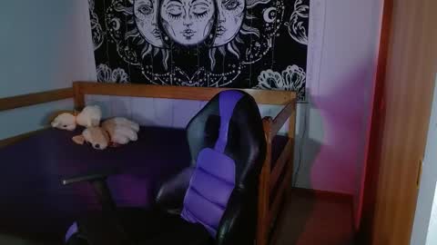 Snapshot of alisha17love chatting on September 12, 8:01 am alisha17love online show from September 12, 8:01 am