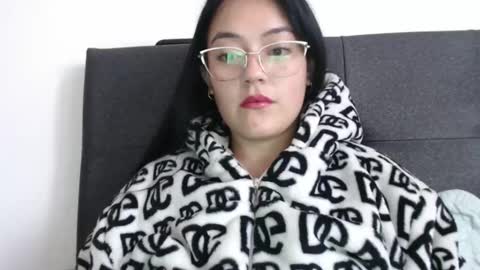 alisha_9997 online show from April 12, 1:36 pm