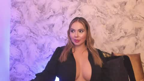 Snapshot of alisha_indira_ chatting on February 9, 3:32 am Andrea online show from February 9, 3:32 am