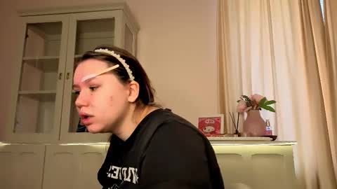 Alisia online show from March 22, 8:20 am