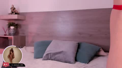 Snapshot of alison222_ chatting on February 22, 8:15 pm A L I S O N online show from February 22, 8:15 pm
