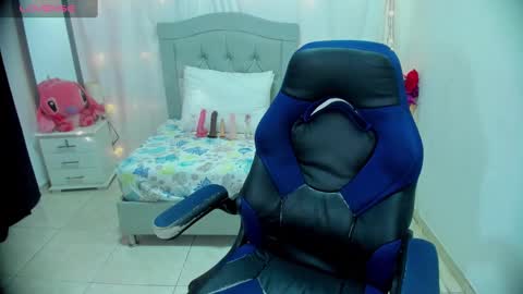 Snapshot of alison_girl22 chatting on January 13, 8:15 pm Alison online show from January 13, 8:15 pm