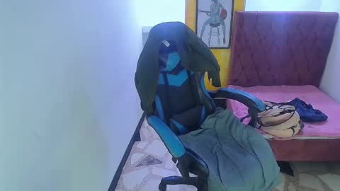 ALISON MOON online show from October 21, 11:47 am