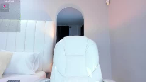 Snapshot of alisonhalle chatting on October 3, 12:05 am Alison online show from October 3, 12:05 am