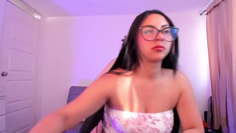 Snapshot of alissia_viera chatting on January 8, 9:01 pm iraide online show from January 8, 9:01 pm