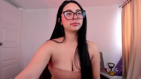 Snapshot of alissia_viera chatting on February 9, 1:03 pm iraide online show from February 9, 1:03 pm