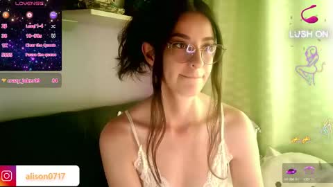 Snapshot of alisson_071989 chatting on December 15, 3:31 pm Ali online show from December 15, 3:31 pm