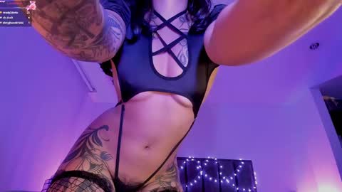 Snapshot of alisson_rocker chatting on February 26, 3:25 am online show from February 26, 3:25 am