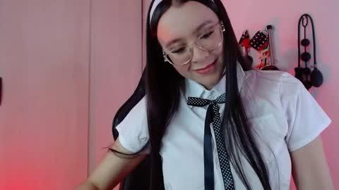 Alisson Beckett online show from October 3, 7:30 pm