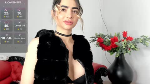 Alisson Domit  online show from December 7, 12:35 pm