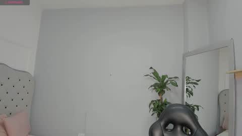 Snapshot of alix_18 chatting on October 28, 11:38 am alix_18 online show from October 28, 11:38 am