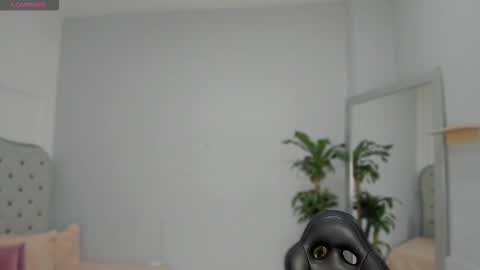 Snapshot of alix_18 chatting on October 3, 10:42 am alix_18 online show from October 3, 10:42 am