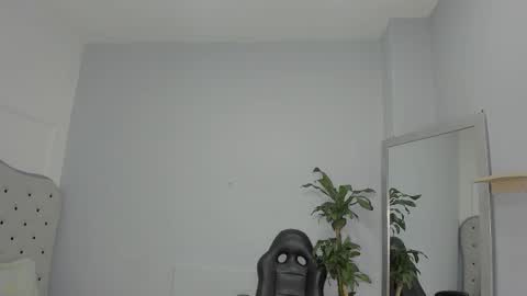 Snapshot of alix_18 chatting on October 26, 11:38 am alix_18 online show from October 26, 11:38 am