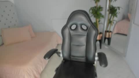 Snapshot of alix_18 chatting on September 22, 11:30 am alix_18 online show from September 22, 11:30 am