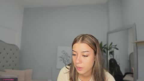 alix_18 online show from September 9, 11:21 am
