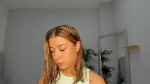 Snapshot of alix_18 chatting on October 16, 11:13 am alix_18 online show from October 16, 11:13 am