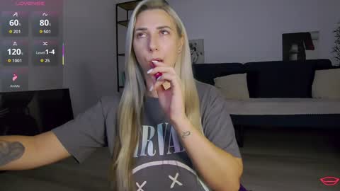 Snapshot of allayah chatting on October 14, 5:37 pm A day u didnt smile is a lost day online show from October 14, 5:37 pm