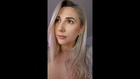 A day u didnt smile is a lost day online show from April 1, 1:41 pm