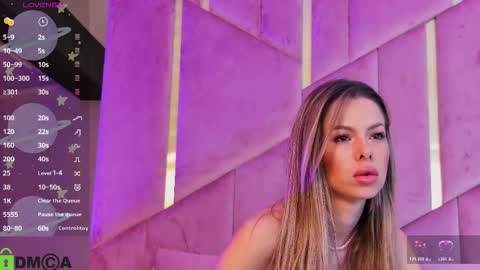 Snapshot of allenamoon chatting on October 20, 8:01 pm Allena online show from October 20, 8:01 pm