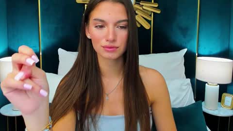 Snapshot of allexag chatting on October 1, 5:45 am Lexi online show from October 1, 5:45 am