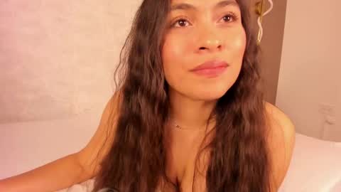 Snapshot of allie_bruce chatting on October 7, 3:33 am A L L I E online show from October 7, 3:33 am