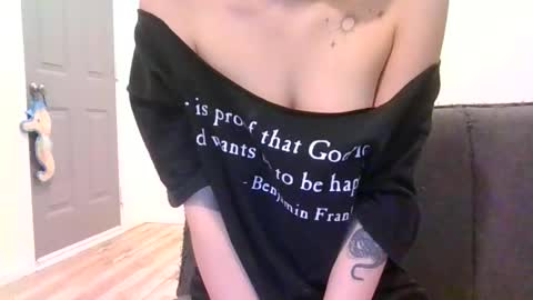 alliebearx online show from January 11, 1:59 am