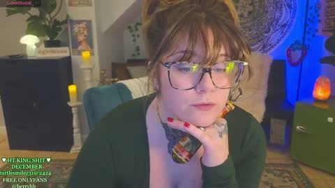 Snapshot of allieberrybb chatting on December 31, 2:29 am bb online show from December 31, 2:29 am