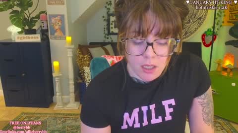 Snapshot of allieberrybb chatting on January 15, 3:29 pm bb online show from January 15, 3:29 pm