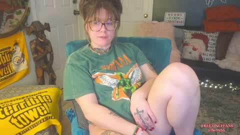 Snapshot of allieberrybb chatting on December 23, 3:18 am bb online show from December 23, 3:18 am