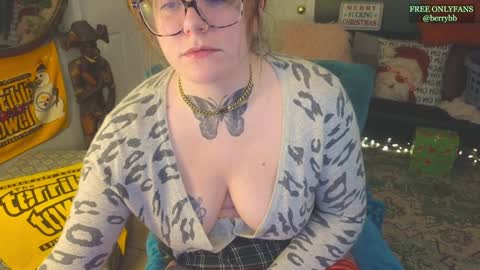 Snapshot of allieberrybb chatting on December 24, 3:38 am bb online show from December 24, 3:38 am