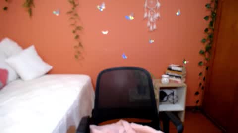 Snapshot of allierose_ chatting on September 18, 7:23 pm Allie  online show from September 18, 7:23 pm