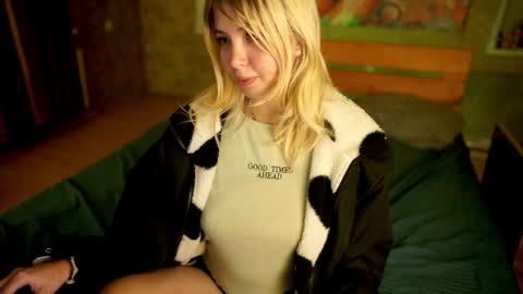 Snapshot of allison_cuty chatting on October 3, 6:57 pm Allison online show from October 3, 6:57 pm