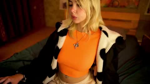 Snapshot of allison_cuty chatting on October 4, 8:13 pm Allison online show from October 4, 8:13 pm