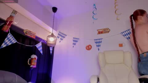 Snapshot of allisonroberts_ chatting on September 25, 8:17 pm Alli  online show from September 25, 8:17 pm