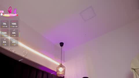 Snapshot of allisonroberts_ chatting on October 14, 8:00 pm Alli  online show from October 14, 8:00 pm