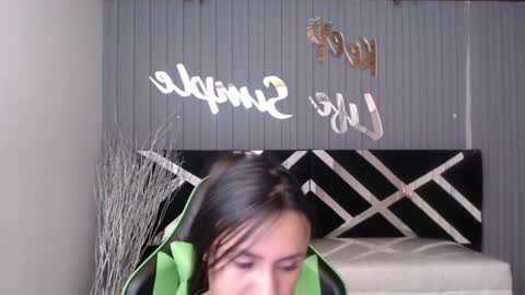 Snapshot of allisson_a chatting on December 13, 8:10 am Allisson online show from December 13, 8:10 am